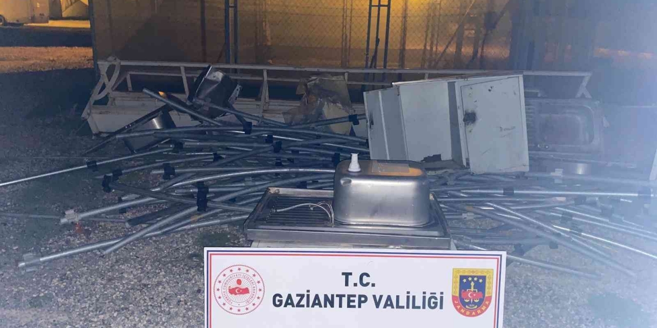 Afad Kampındaki Malzemeleri Gizlice Satan Memur Tutuklandı