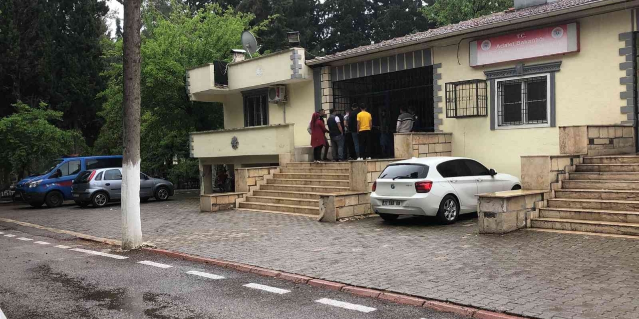 Aracında Silahlı Saldırıya Uğrayan Genç Hayatını Kaybetti
