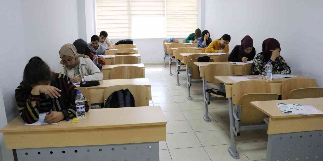 Haliliye’de Gençler Deneme Sınavları İle Üniversiteye Hazırlanıyor