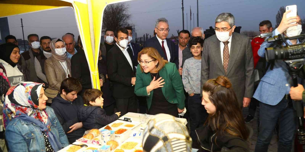 Gaziantep’teki İftar Çadırında 210 Bin Kişilik İftar Yemeği İkram Edildi