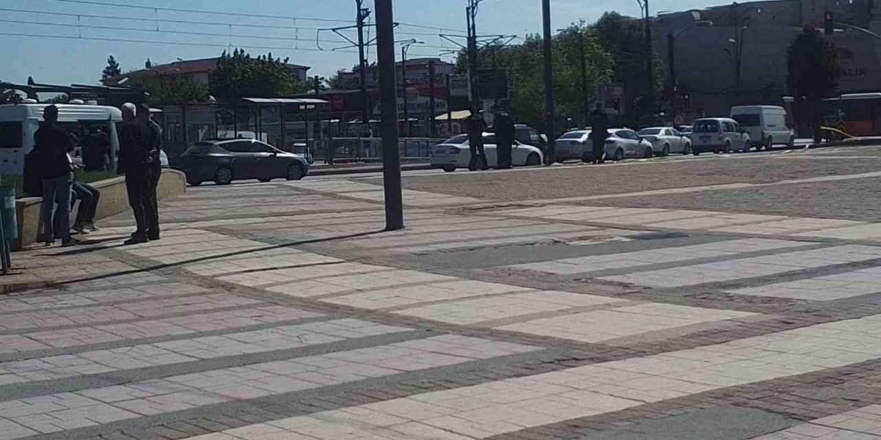 Meydanda Unutulan Çanta Bomba Paniğine Neden Oldu