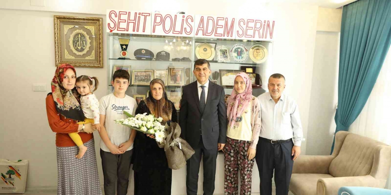 Başkan Fadıloğlu Şehit Annesinin Anneler Gününü Kutladı