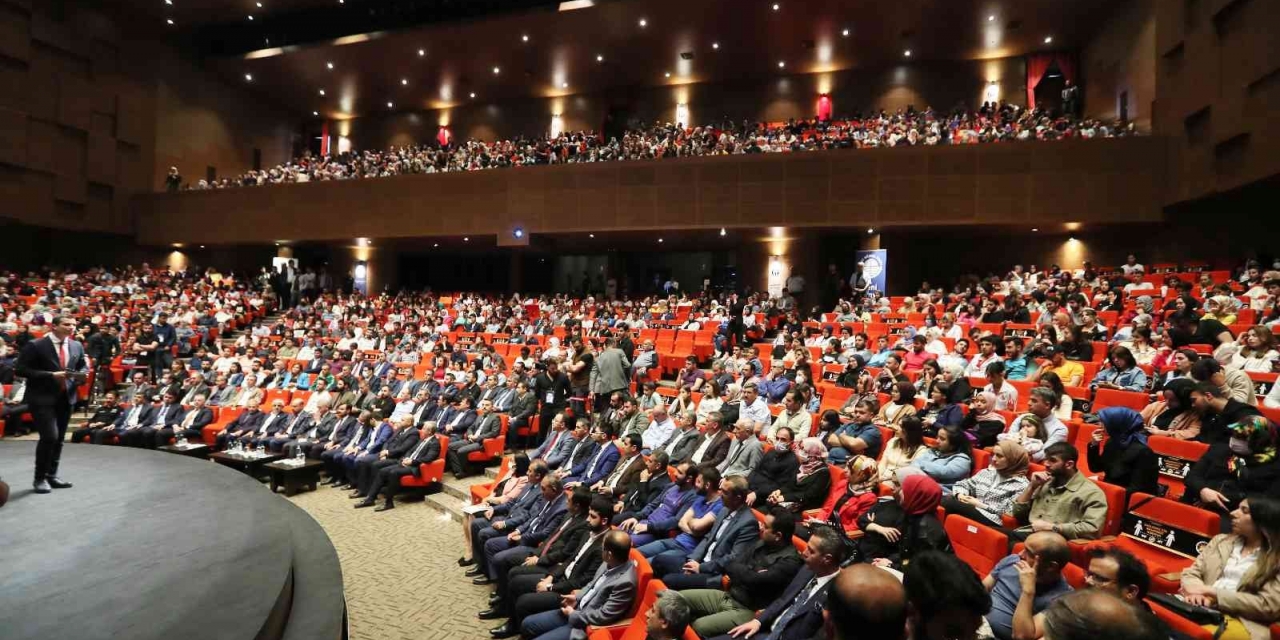 Bilal Erdoğan Gençlerle Buluştu