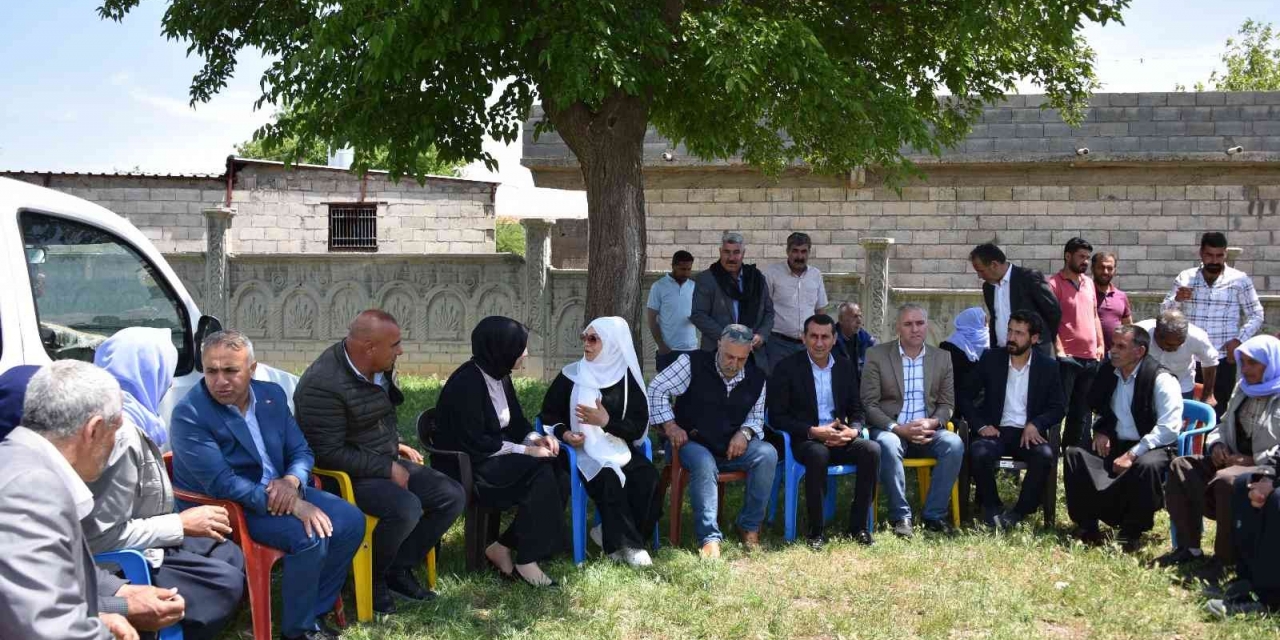 Annesi Vefat Eden Ünlü Türkücüye Başkan Desteği