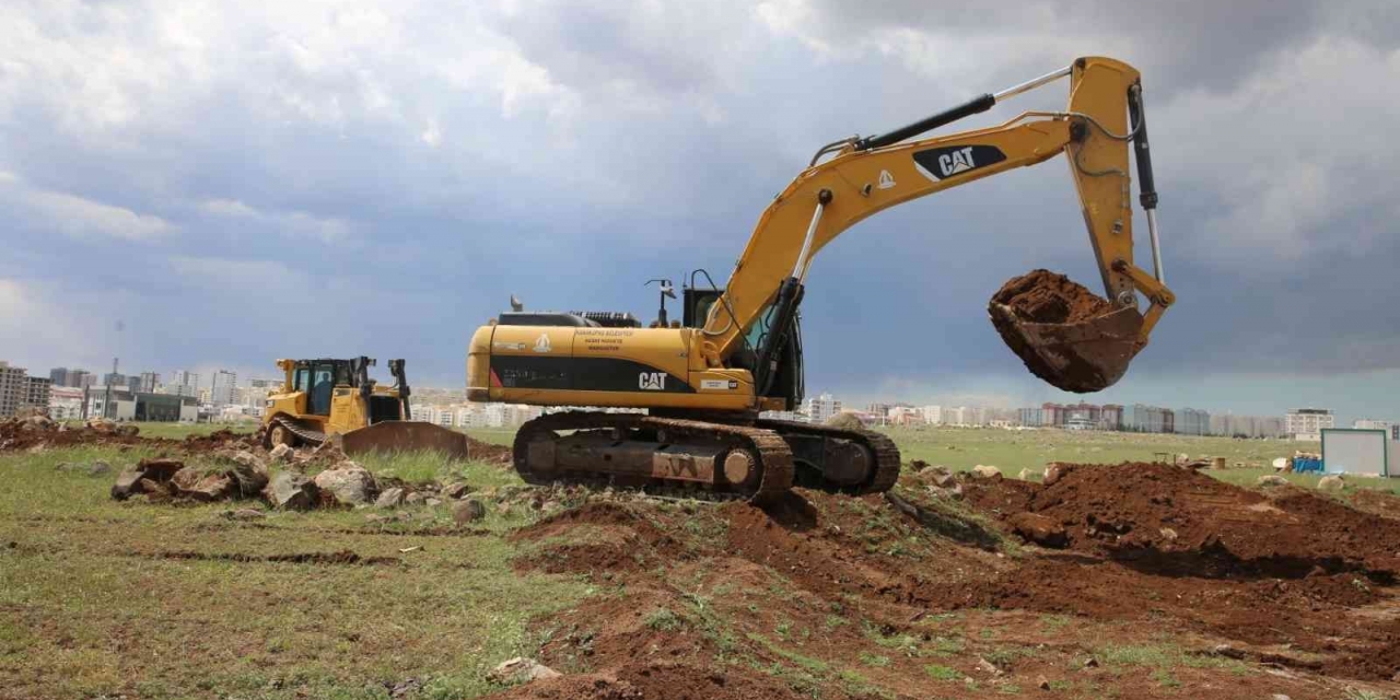 Karaköprü’de Yol Genişletme Çalışması