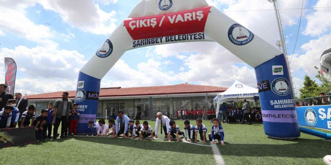 Çocuklar, Atletizm Şenliğinde Doyasıya Eğlendi