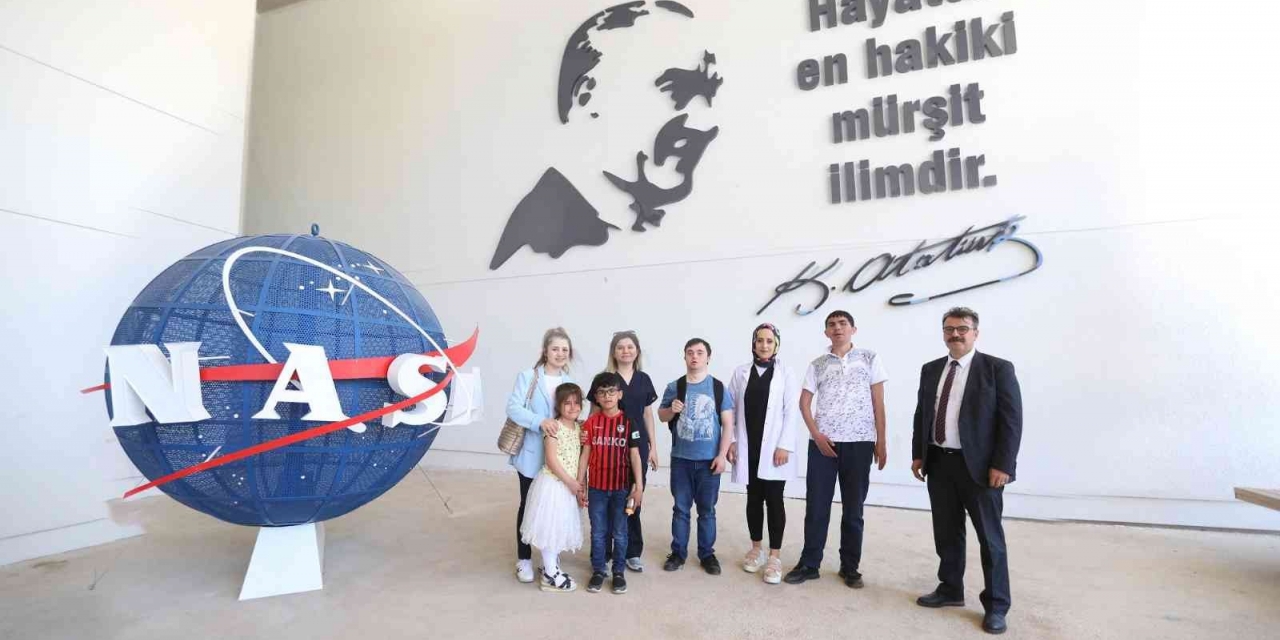 Öğrenciler Nasa Sergisiyle Uzaya Yolculuğunu Keşfetti