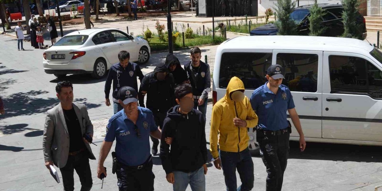 Besni’de Yakalanan 3 İkamet Hırsızı Tutuklandı