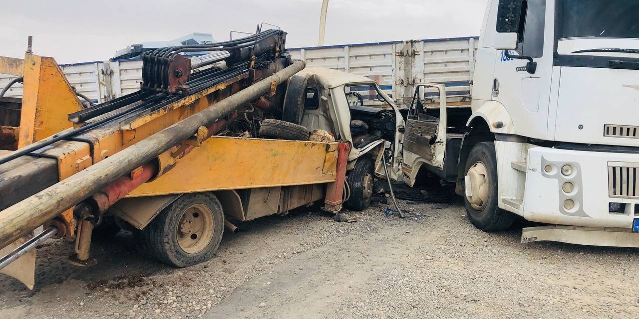 Şanlıurfa’da Vinç Tırla Çarpıştı: 3 Yaralı