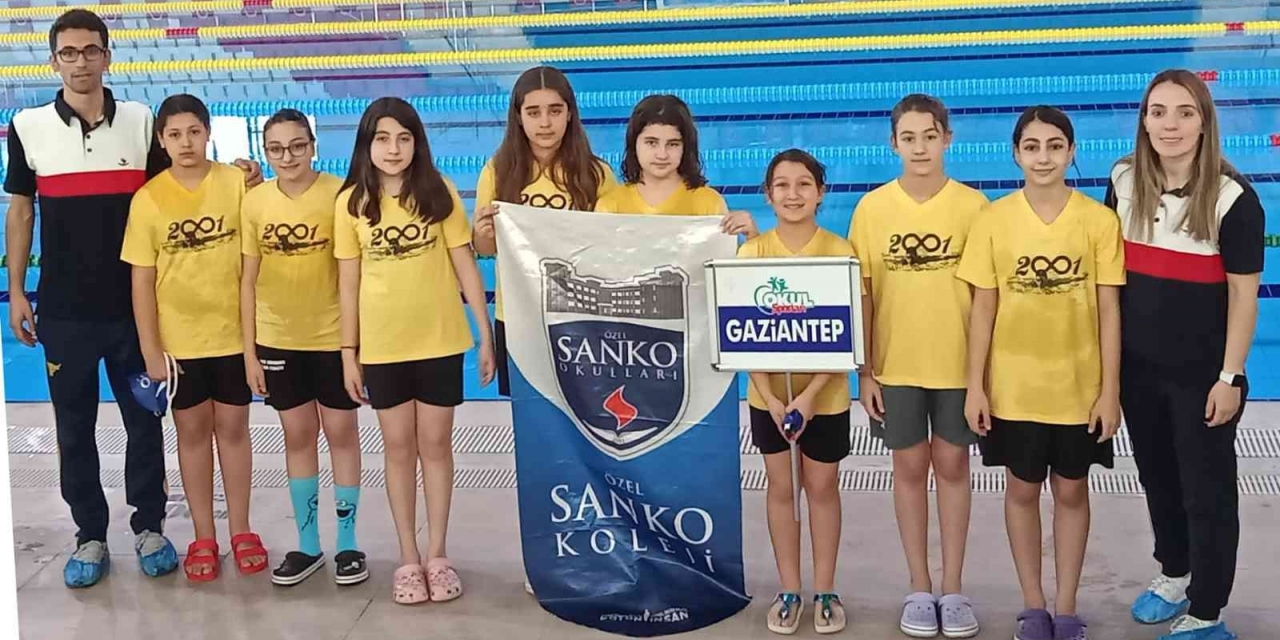 Sanko Okulları Öğrencileri Yüzmede 12 Madalya Kazandı