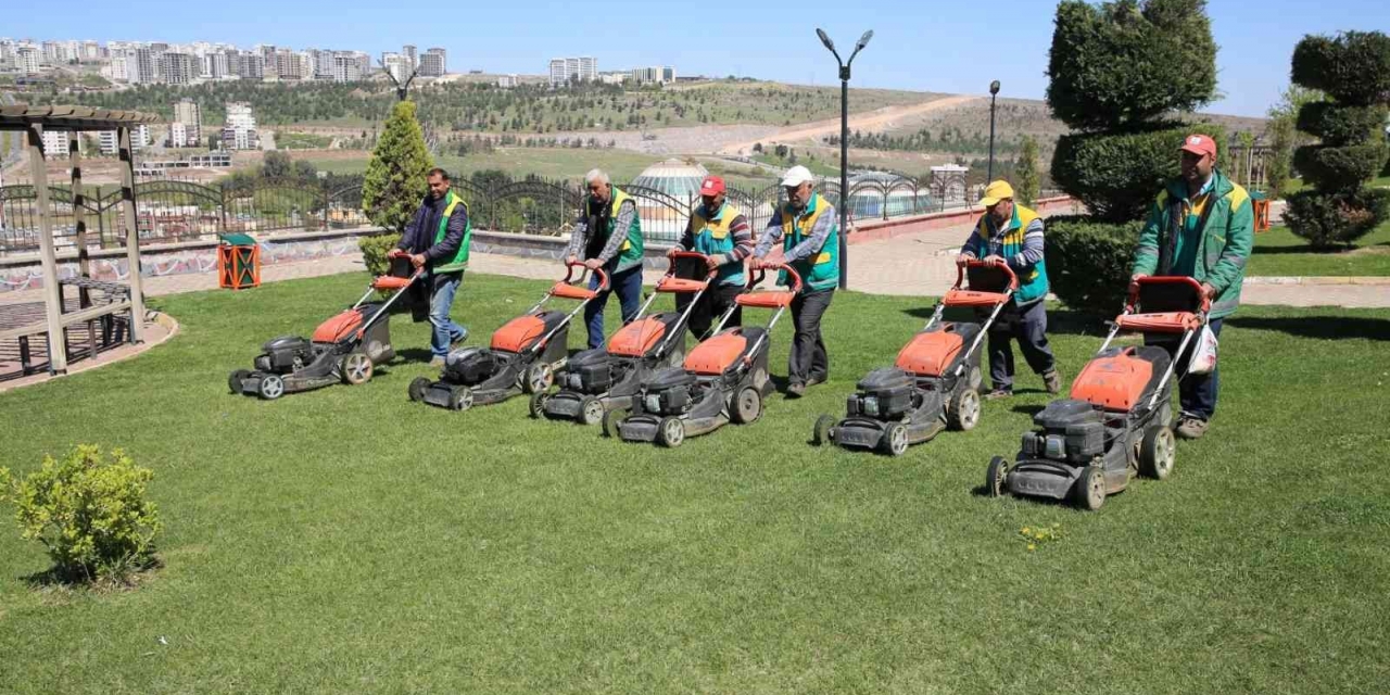 Karaköprü’de Parklar Yaza Hazırlanıyor