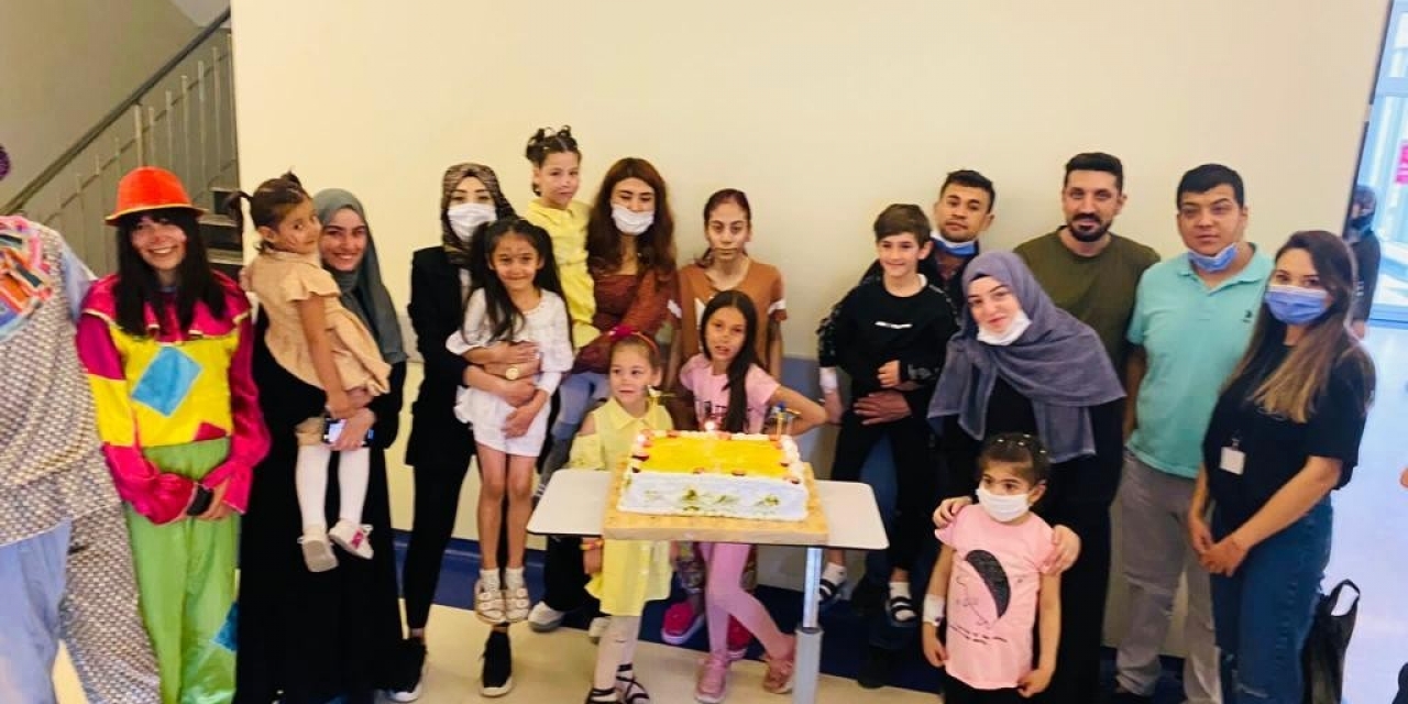 Hastanede Tedavi Gören Çocuklara Palyaço Sürprizi