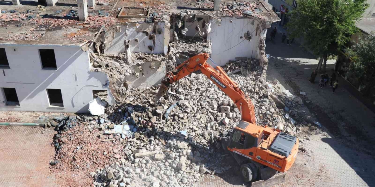 Bozova Yeni Meydanına Kavuşuyor