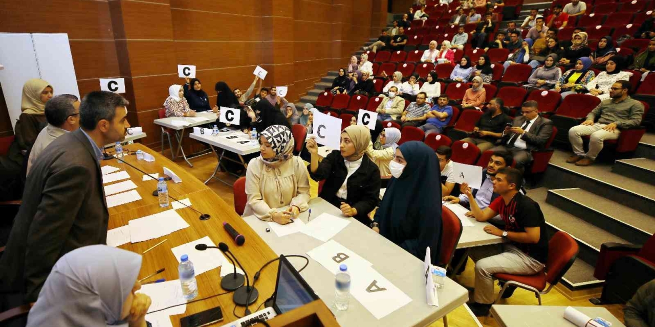Gaün’de Arapça Bilgi Yarışması Düzenlendi