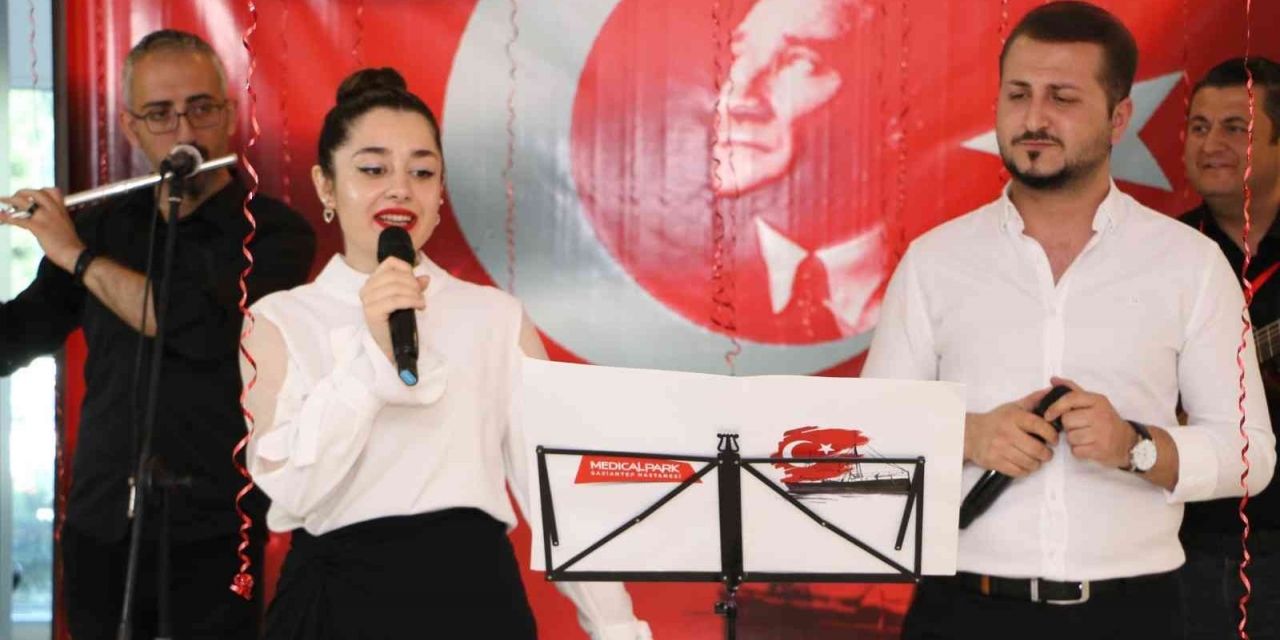 Medıcal Park Gaziantep’te Hemşirelerden 19 Mayıs Düeti