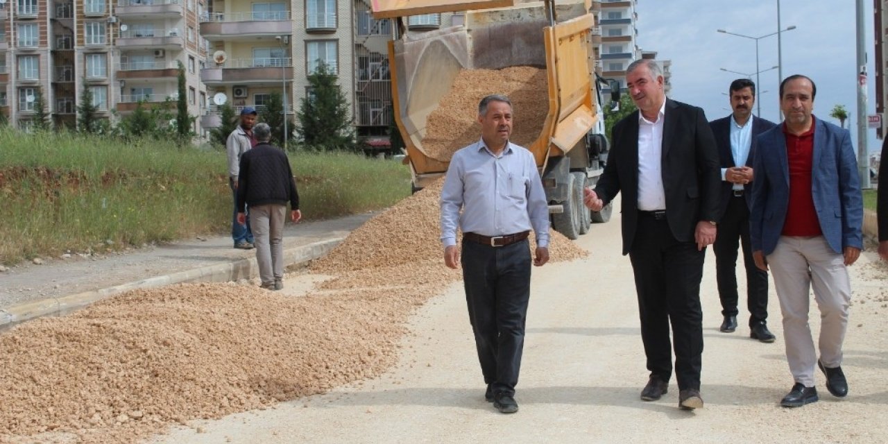 Kahta’da Bozuk Yollar Yenileniyor