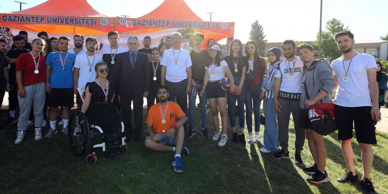 Uluslararası Gençlik Festivalinde Dereceye Giren Sporculara Ödül