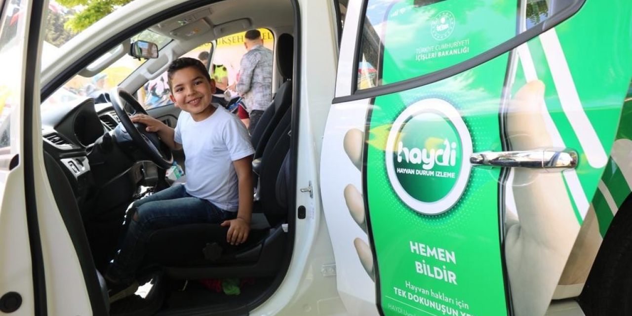 Jandarmanın Kurduğu Stant Yoğun İlgi Gördü