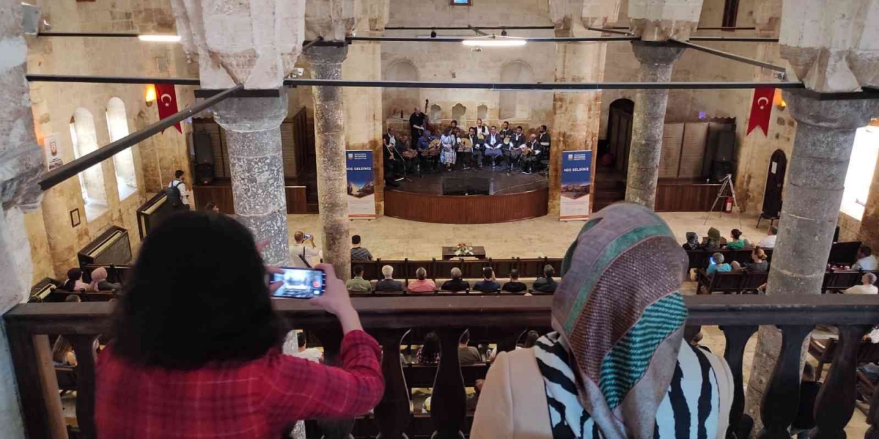 Türk Ve İngiliz Müzik Gruplarından Urfa Türküleri