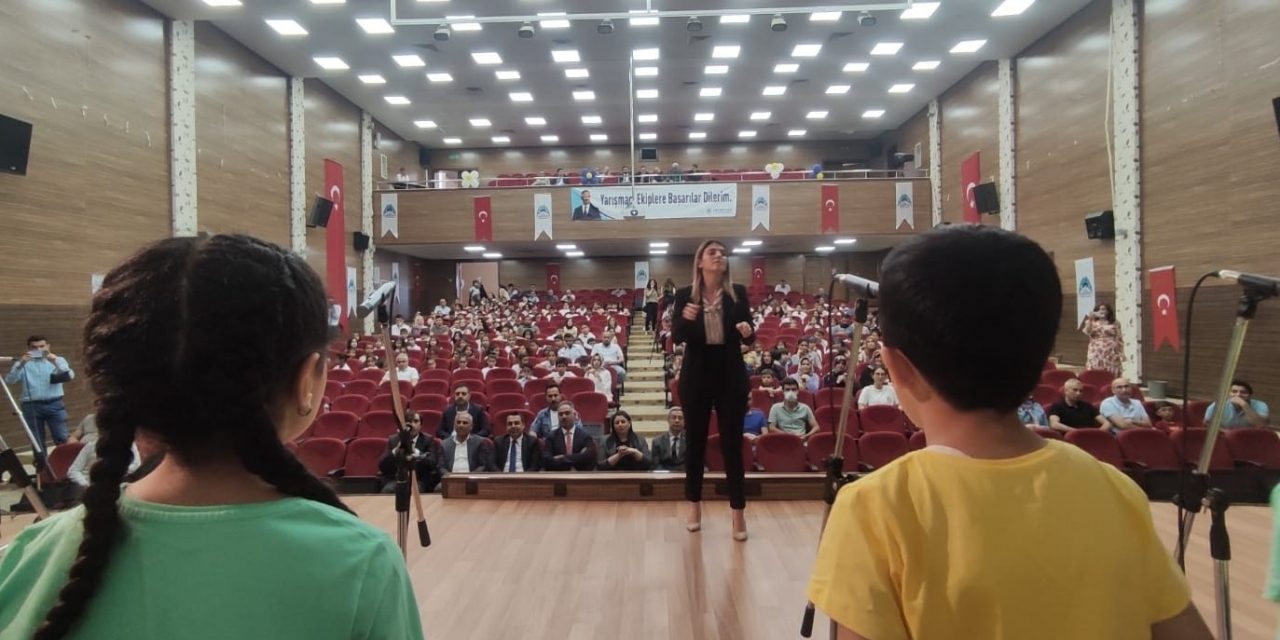 Eyyübiye’de Okullar Arası Koro Ve Halk Oyunları Yarışması