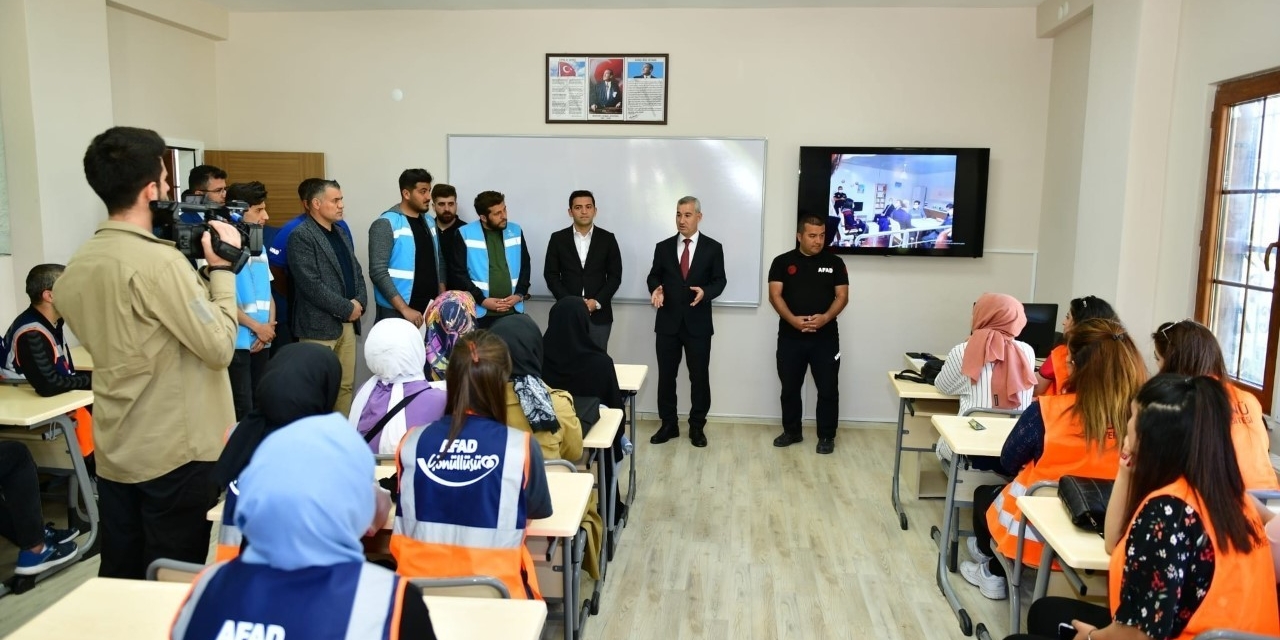 Yeşilyurt’ta Gençlere Deprem Eğitimi