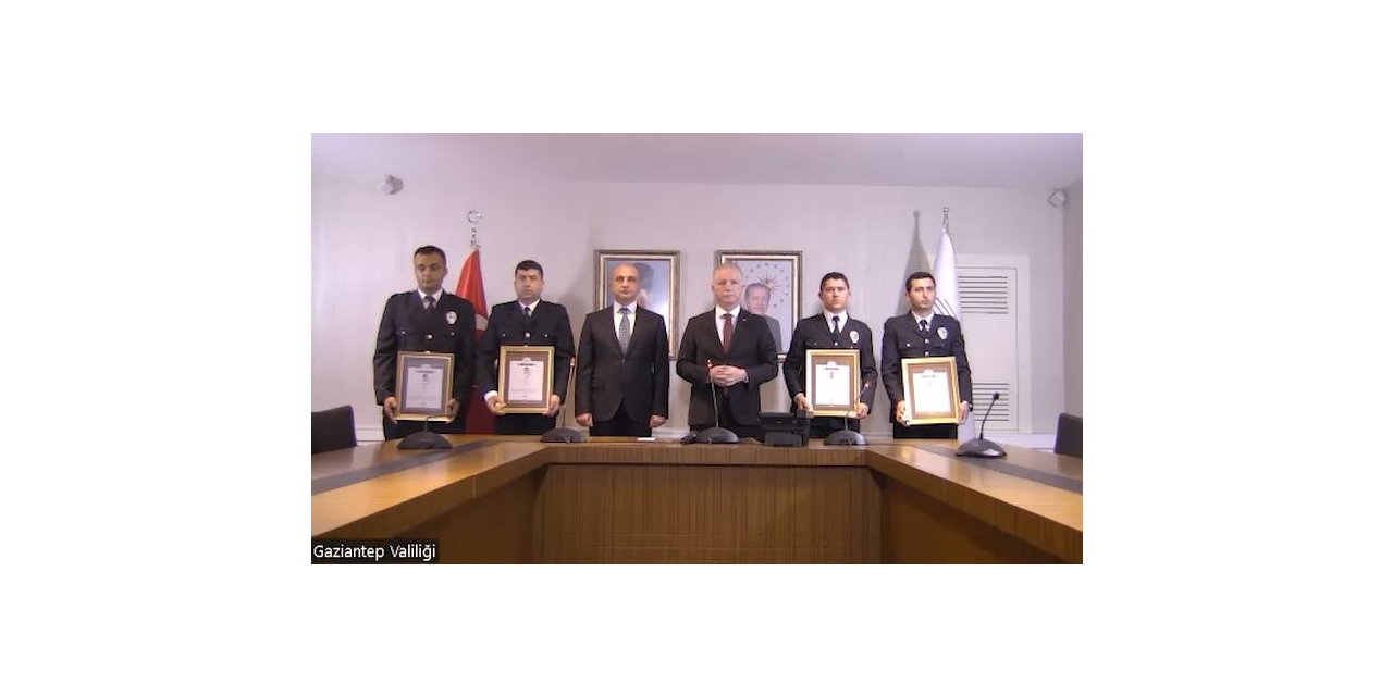 Bakan Soylu’dan Saldırı Girişimine Anında Müdahale Eden Polislere Ödül