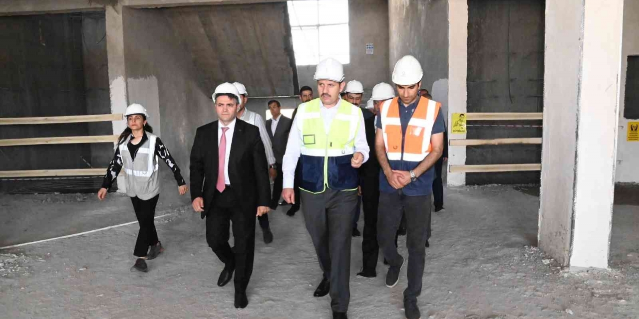 Vali Ayhan, Okul İnşaatlarını İnceledi