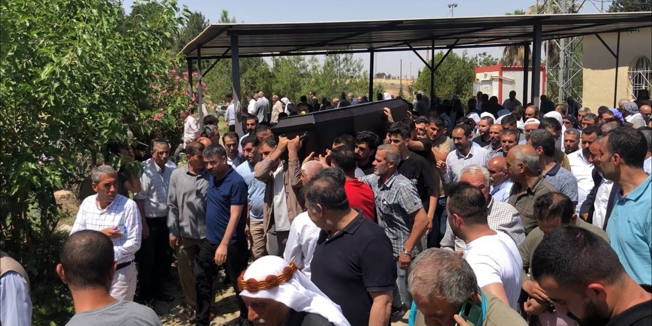 Hayatını Kaybeden Mahalle Muhtarını Binlerce Kişi Uğurladı