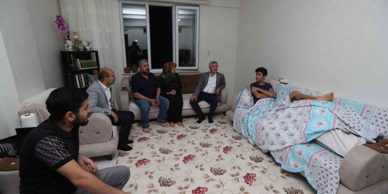 Başkan Tahmazoğlu Ev Ev Geziyor