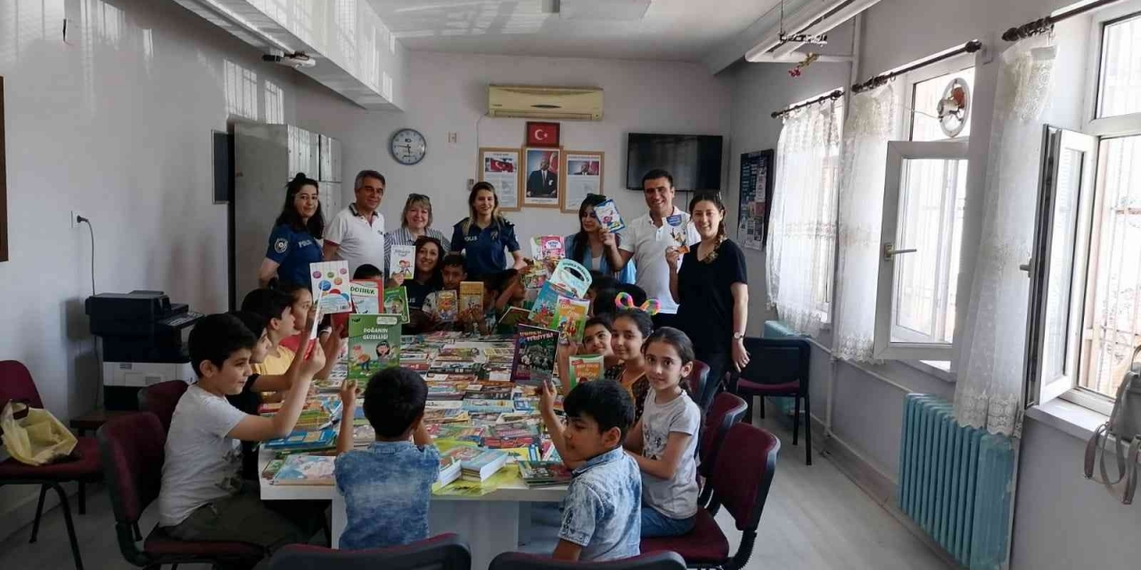 Diyarbakır’da Kadın Polislerden Minik Öğrencilere Destek