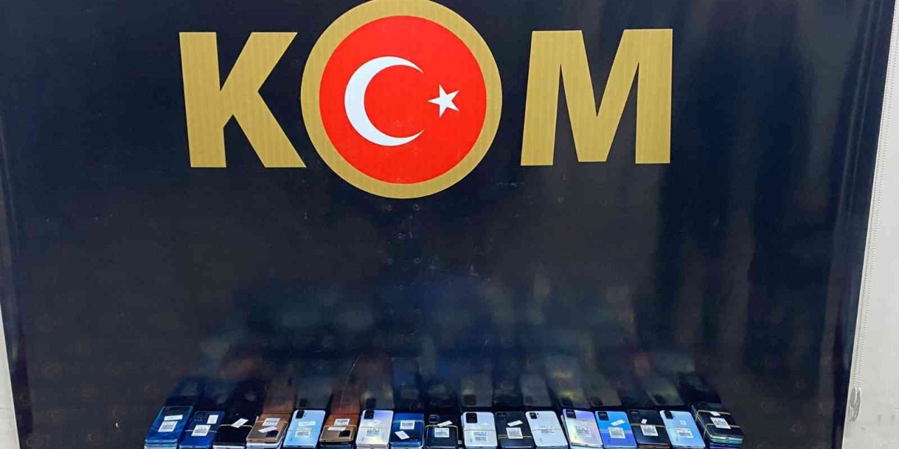Gaziantep’te 186 Adet Kaçak Cep Telefonu Ele Geçirildi