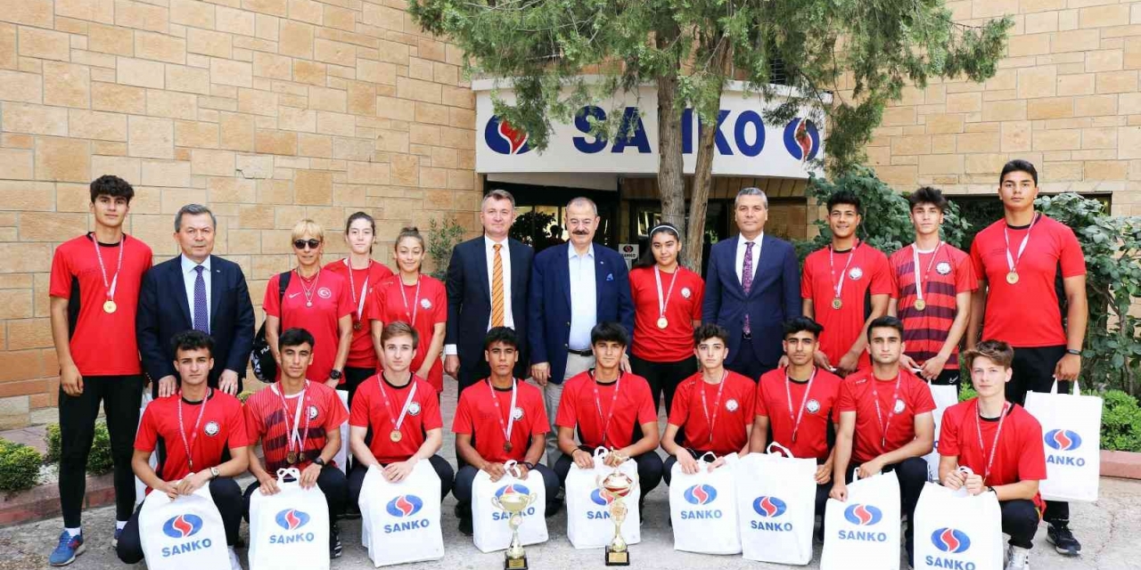Adil Sani Konukoğlu Spor Lisesi Öğrencilerinin Başarısı