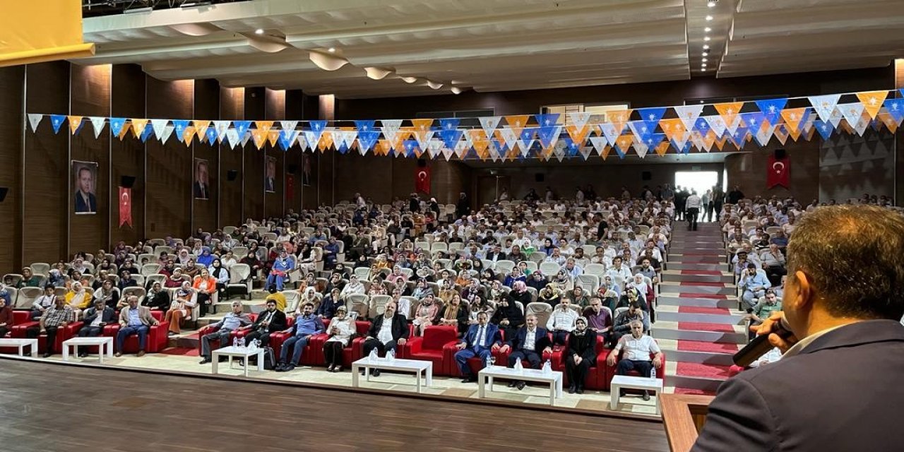 Ak Parti Mahalle Ve Köy Başkanlarını Eğitime Aldı