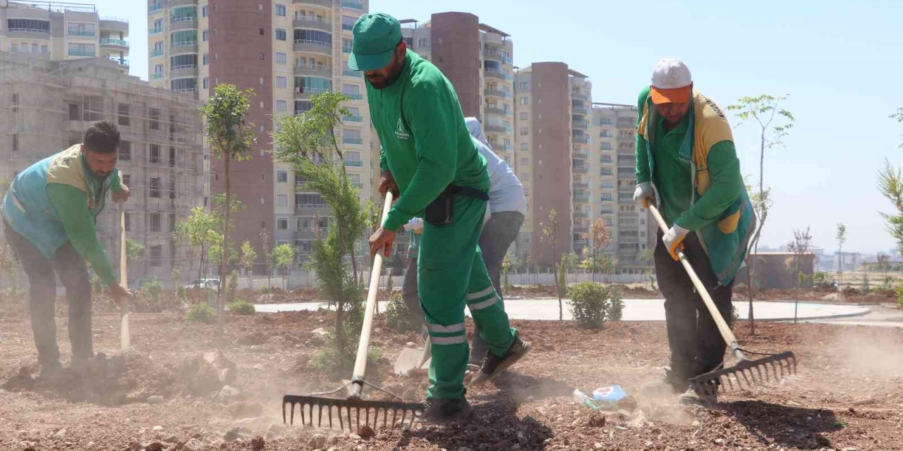 Karaköprü’de Yeni Yeşil Alanların Yapımı Sürüyor