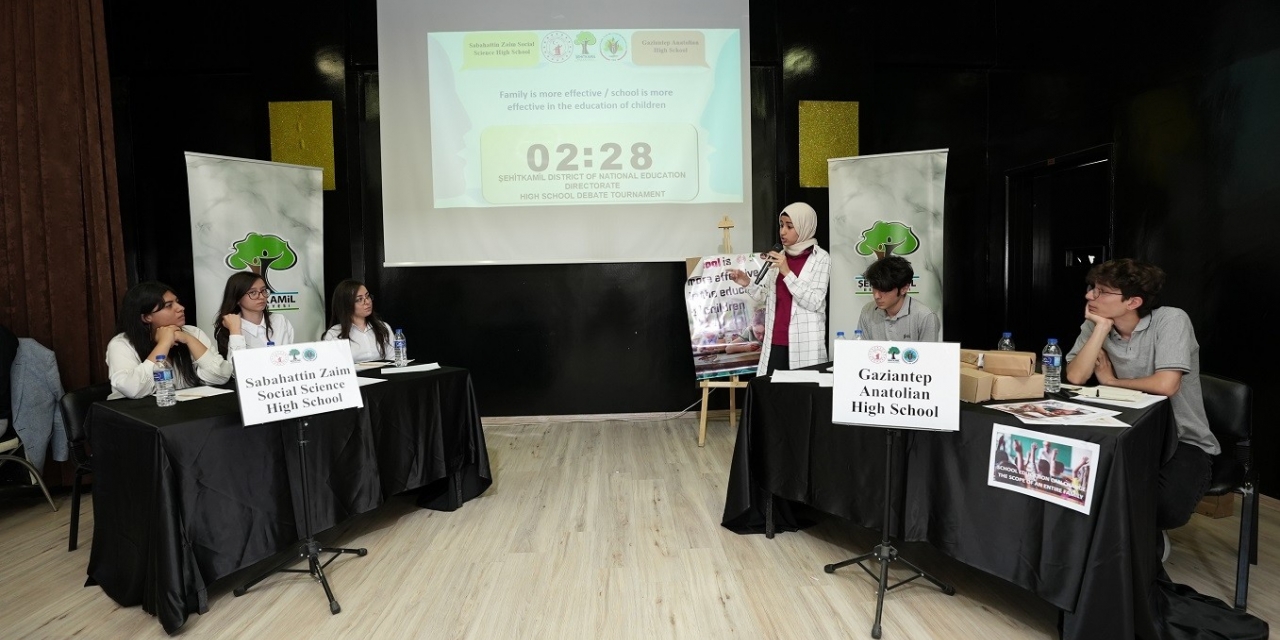 İngilizce Münazara Yarışmasının Finali Yapıldı