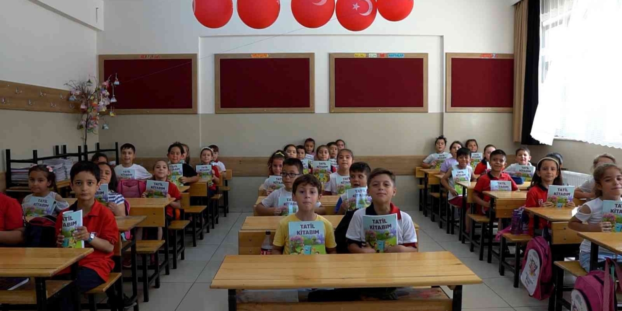 Şahinbey’de Öğrencilere Tatil Kitabı