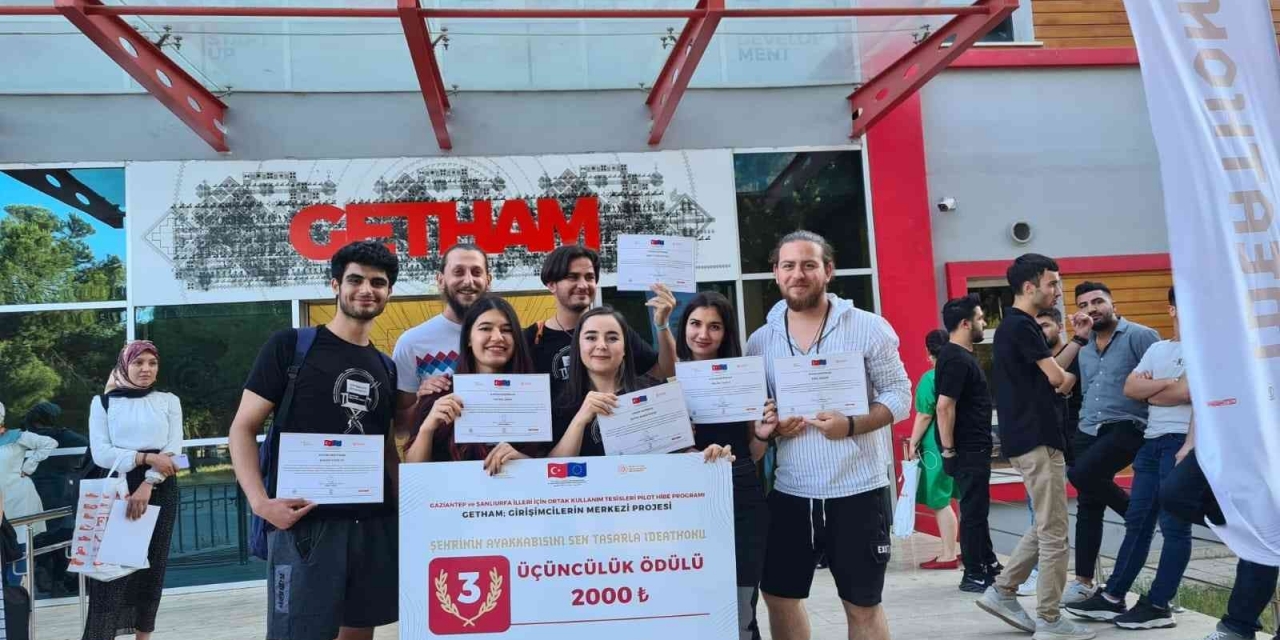 Hkü’lü Öğrenciler "şehrin Ayakkabısını" Tasarladı