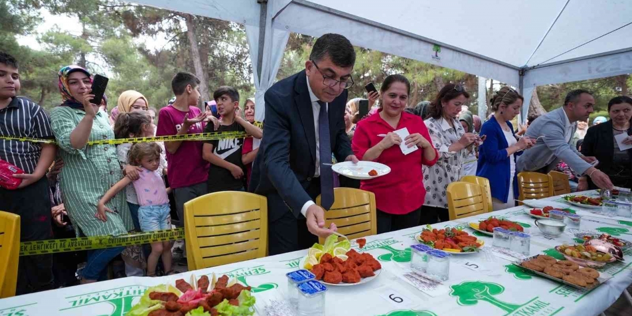 En Lezzetli Yağlı Köfte İçin Kıyası Yarıştılar