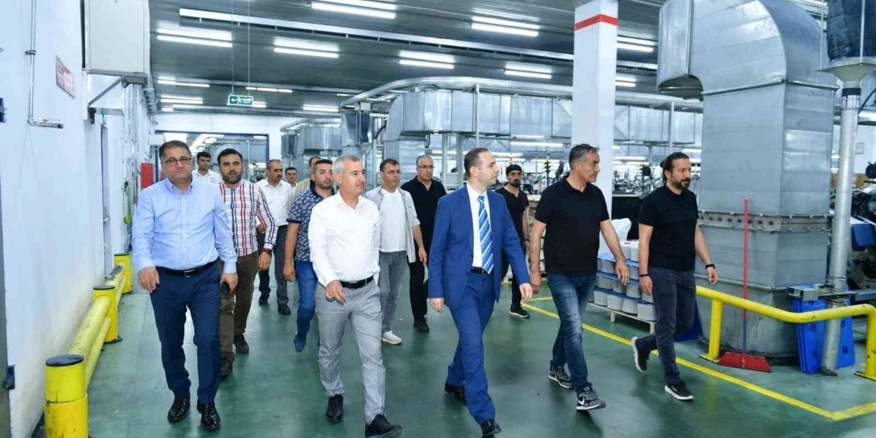 Kaymakam Uğurlu İle Başkan Çınar, Organize Sanayi Bölgesindeki Fabrikaları Ziyaret Etti