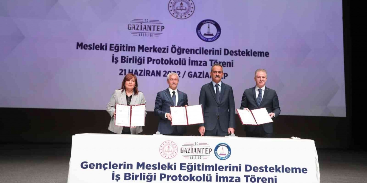 Mesleki Eğitim Öğrencilerine 250 Milyon Tl’lik Dev Destek