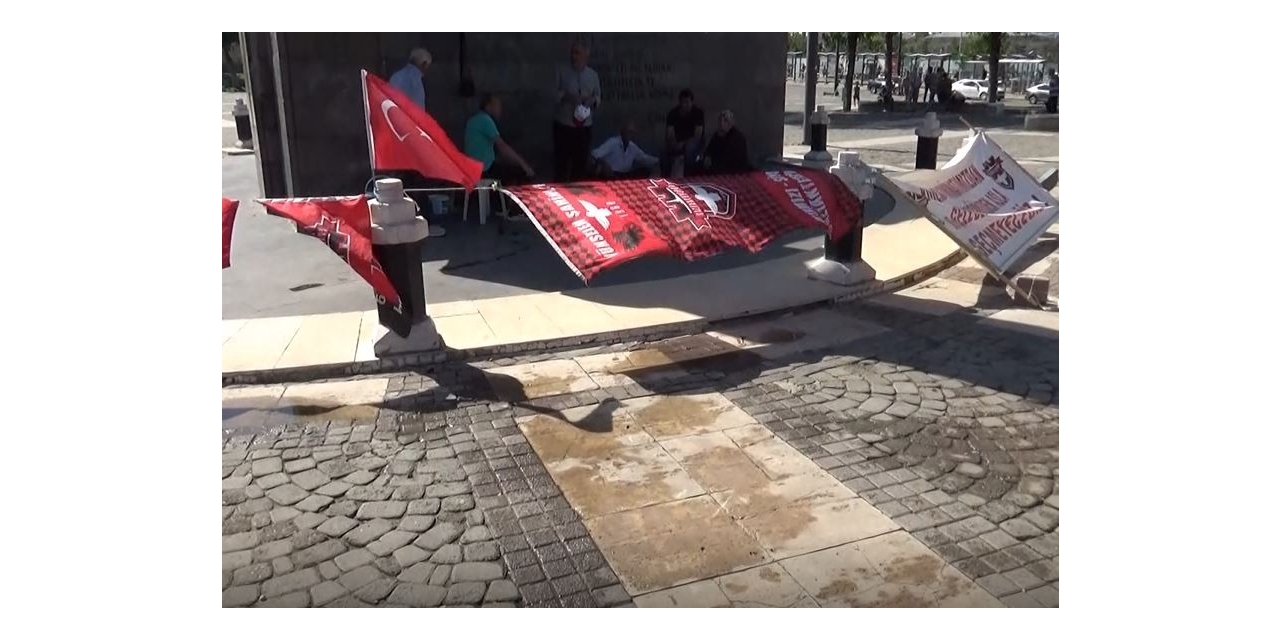Meydanda Kendini Yaktı, Hastanelik Oldu