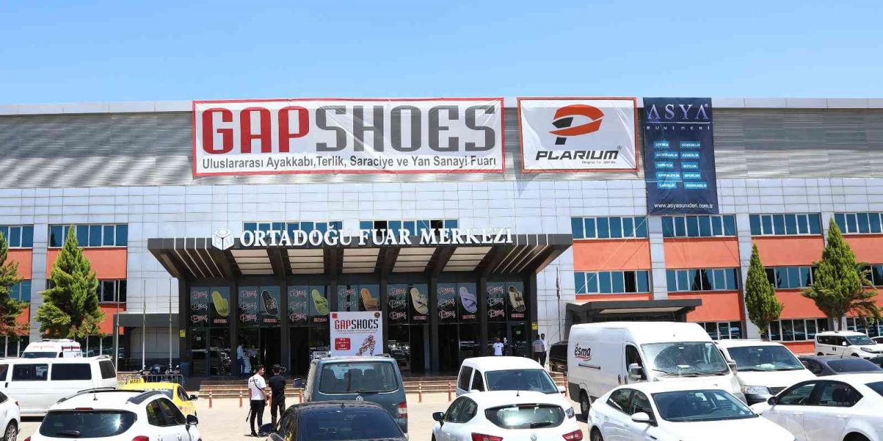 Ayakkabı Ve Terlik Sektöründe Yeni Ürün Ve Modeller Gaziantep’te Sergilendi