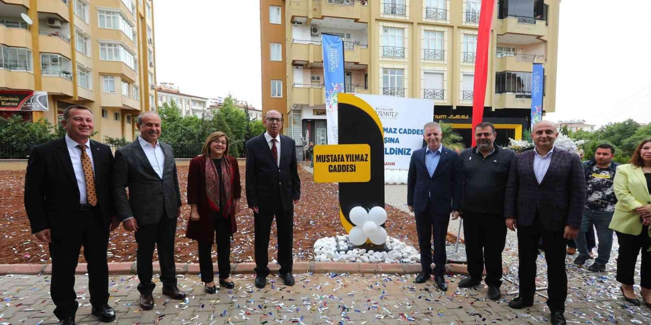Eski Bakanın İsmi Gaziantep’teki İşlek Bir Caddeye Verildi