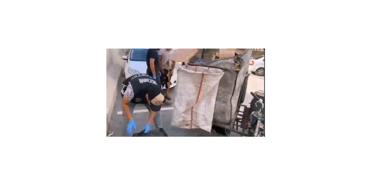 Atık Kağıt Toplama Aracından 3 Bin Paket Kaçak Sigara Çıktı