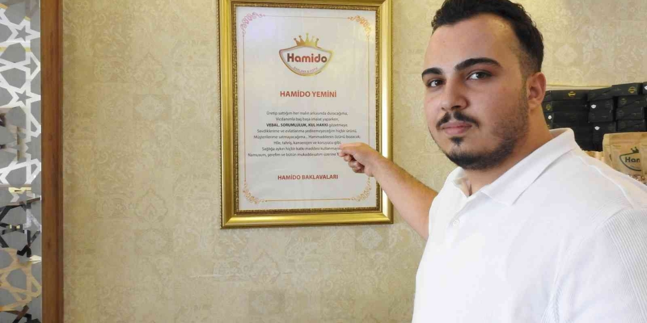 Baklava Yapımına Yemin Ederek Başlıyorlar