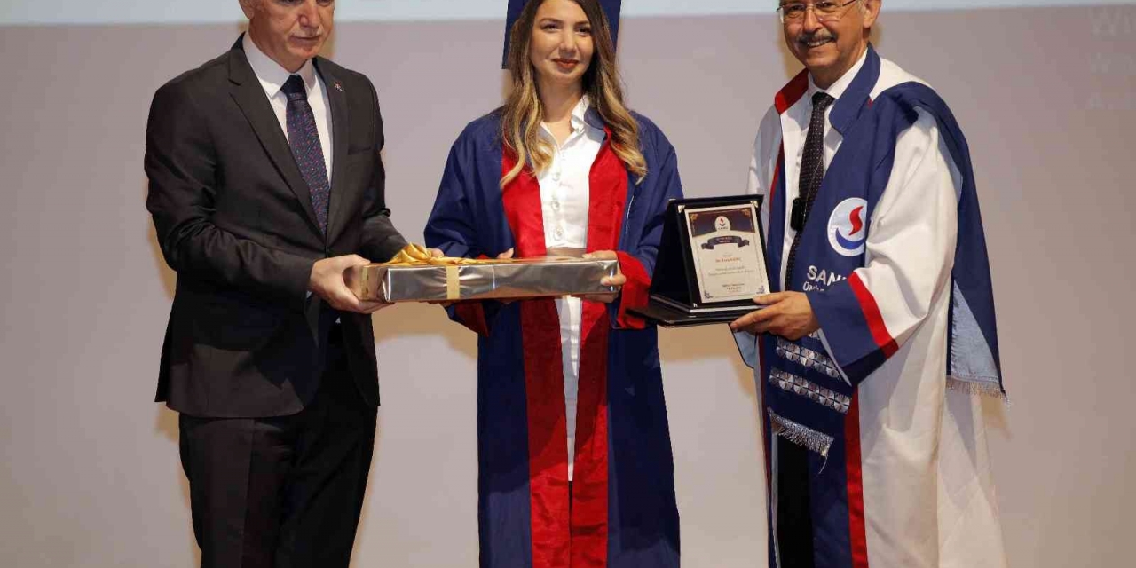 Sanko Üniversitesi Tıp Fakültesinde Mezuniyet Coşkusu