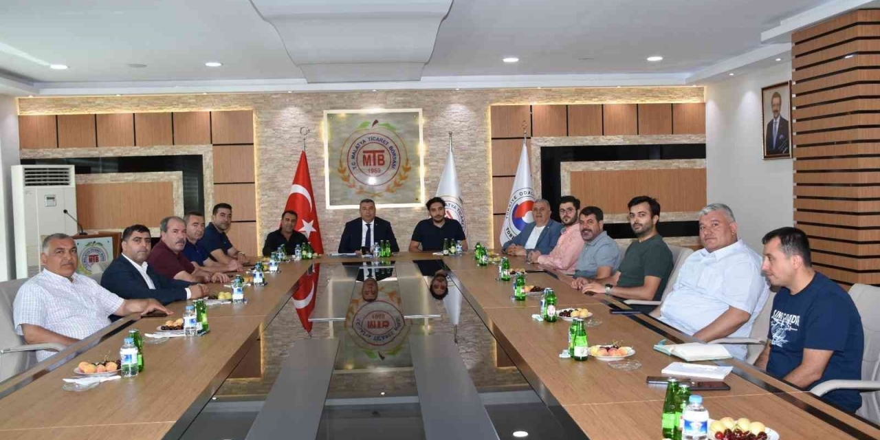 Kuruyemiş Sanayicilerinden Malatya Ticaret Borsası’na Ziyaret