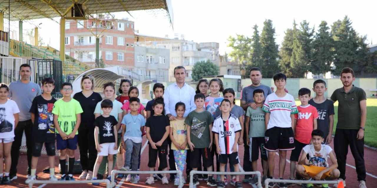 Gençlik Spor Müdürü Keleş, Şampiyon Sporcularla Bir Araya Geldi
