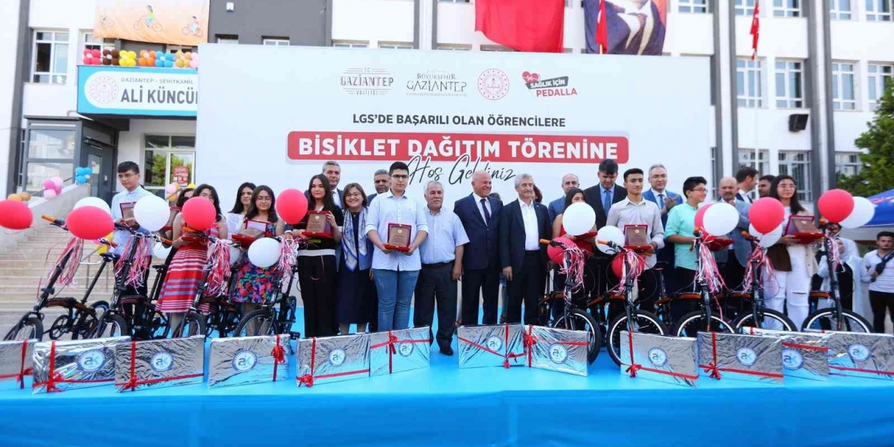 Lgs Türkiye Birincisine Bisiklet Ve Bilgisayar Hediyesi