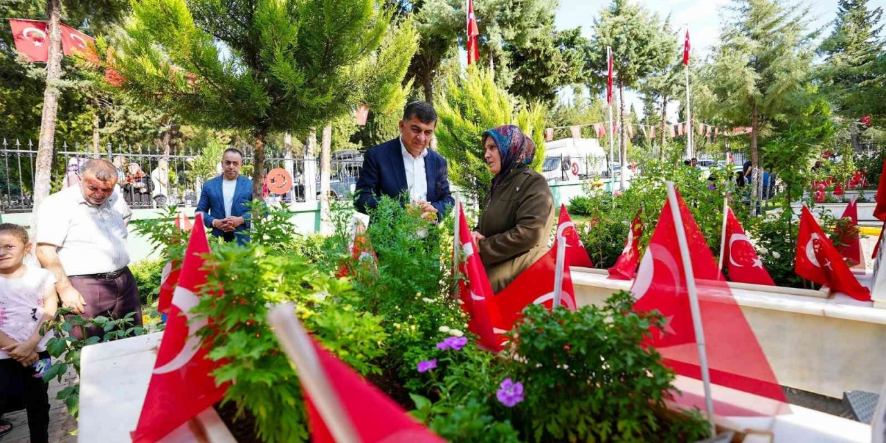 Başkan Fadıloğlu, Şehitlik Ziyareti
